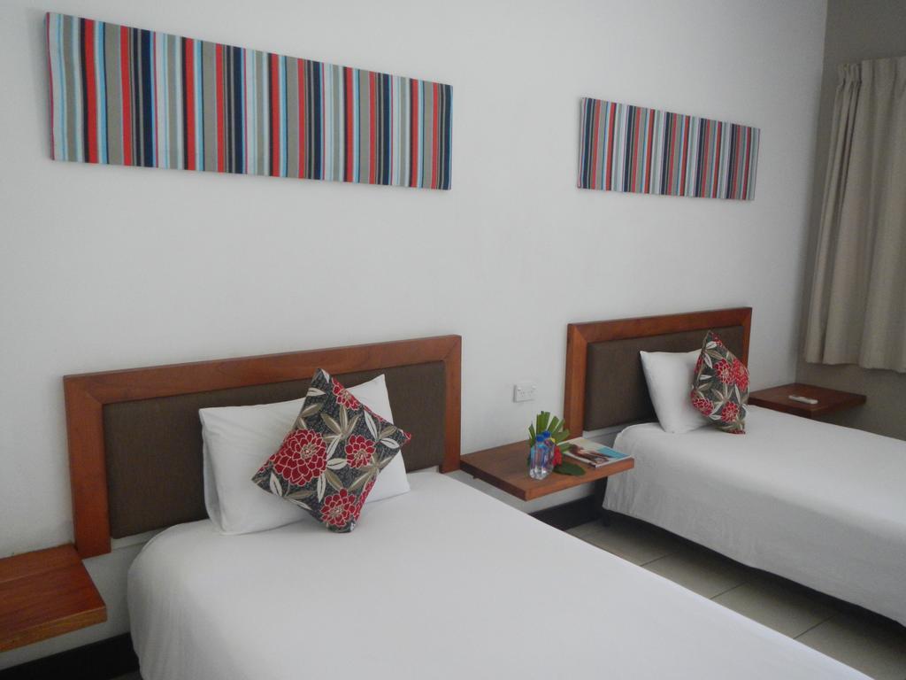 Club Oceanus Resort Pacific Harbour Extérieur photo