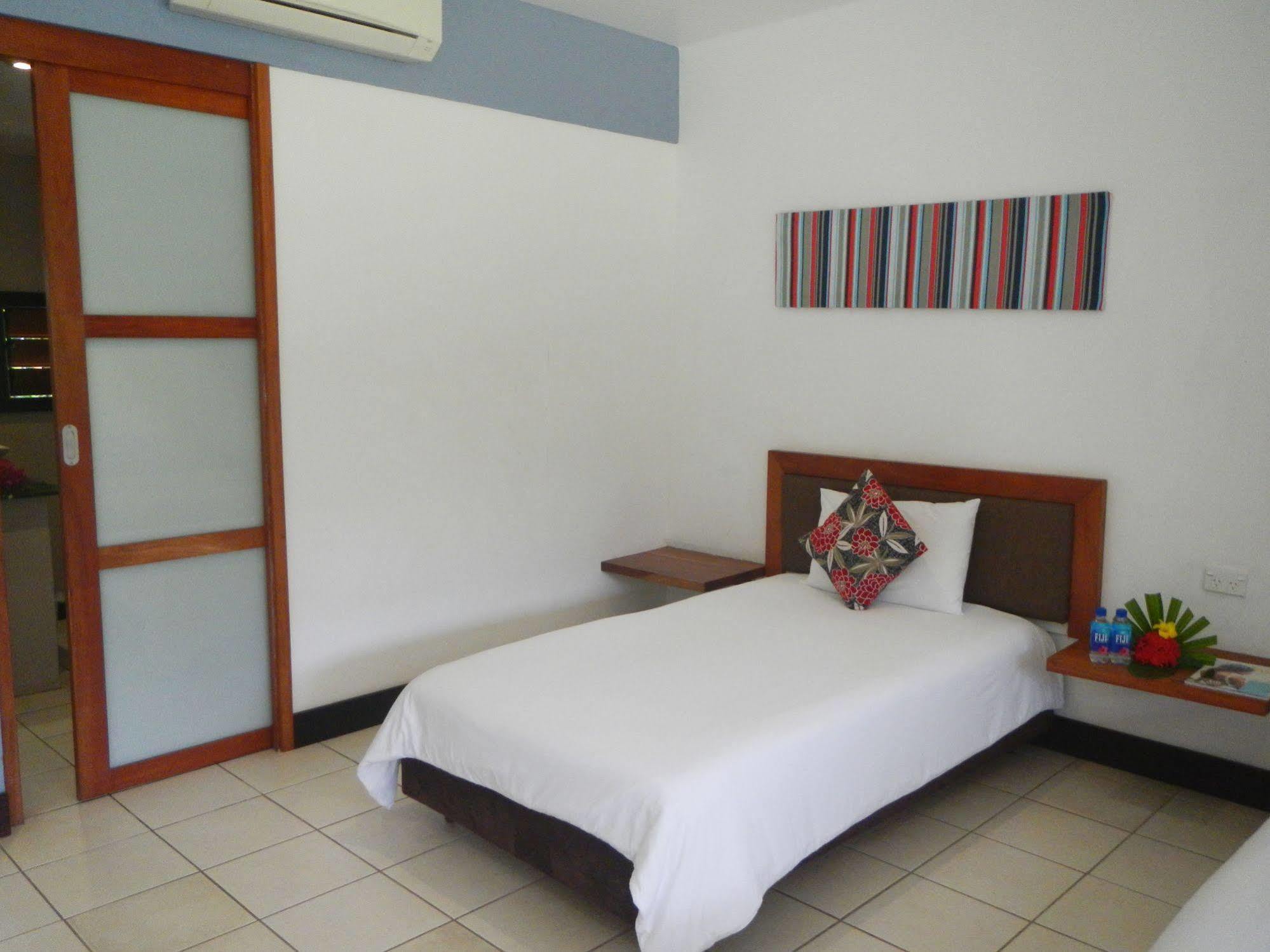 Club Oceanus Resort Pacific Harbour Extérieur photo